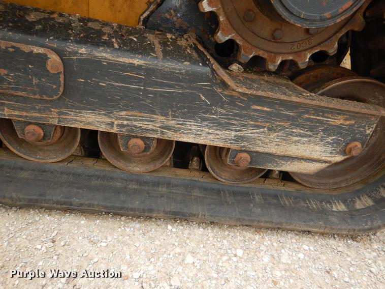 image for item DG1062 2014 John Deere 333E skid steer