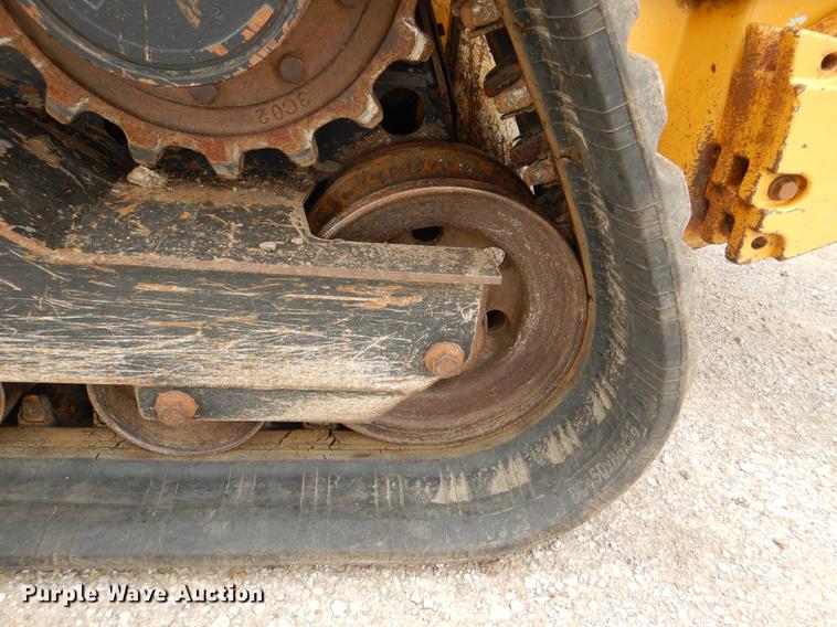 image for item DG1062 2014 John Deere 333E skid steer