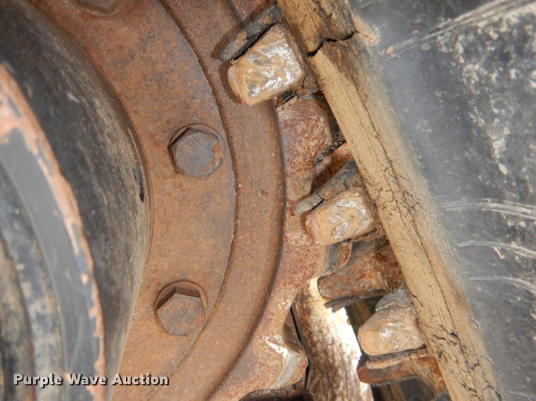 image for item DG1062 2014 John Deere 333E skid steer