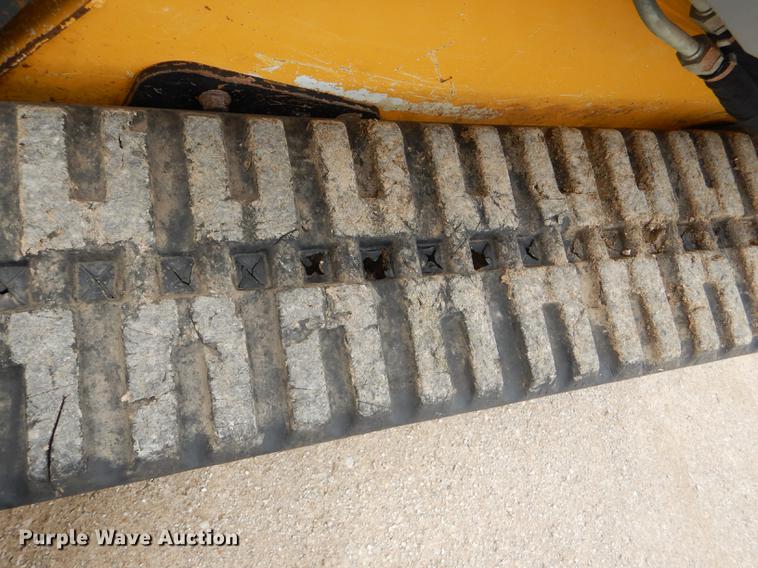 image for item DG1062 2014 John Deere 333E skid steer