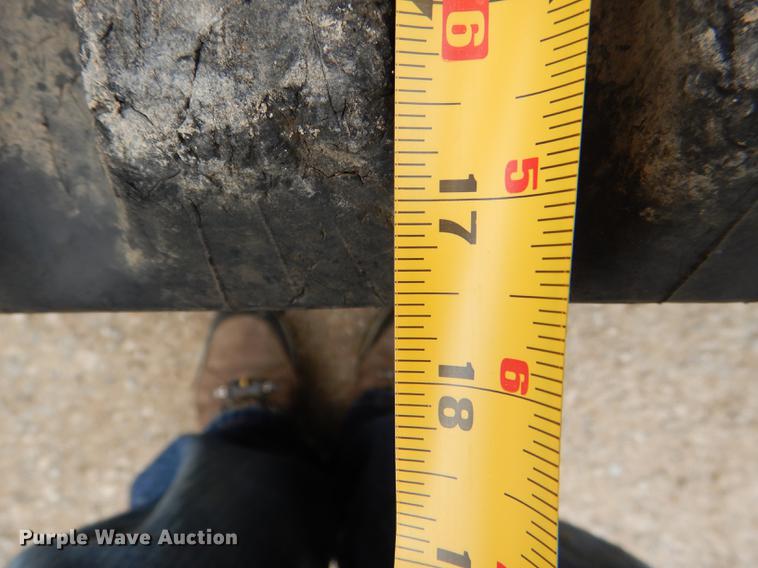 image for item DG1062 2014 John Deere 333E skid steer