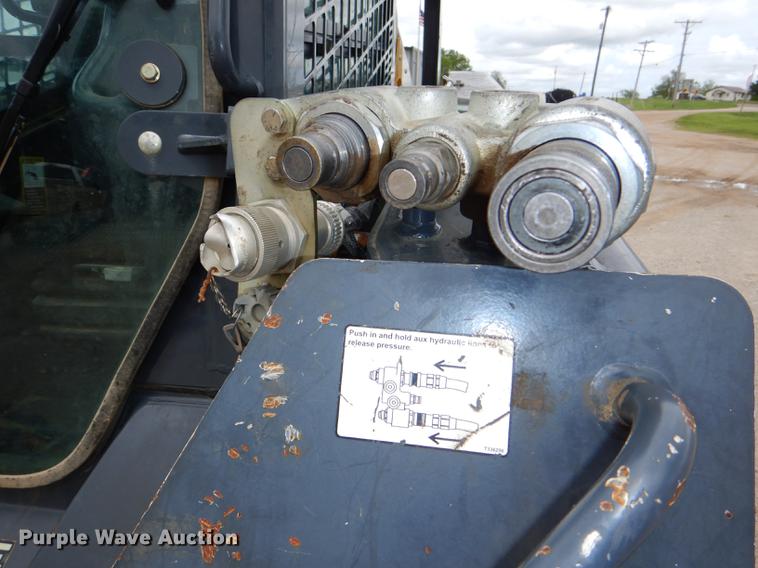 image for item DG1062 2014 John Deere 333E skid steer