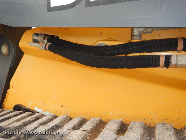 image for item DG1062 2014 John Deere 333E skid steer