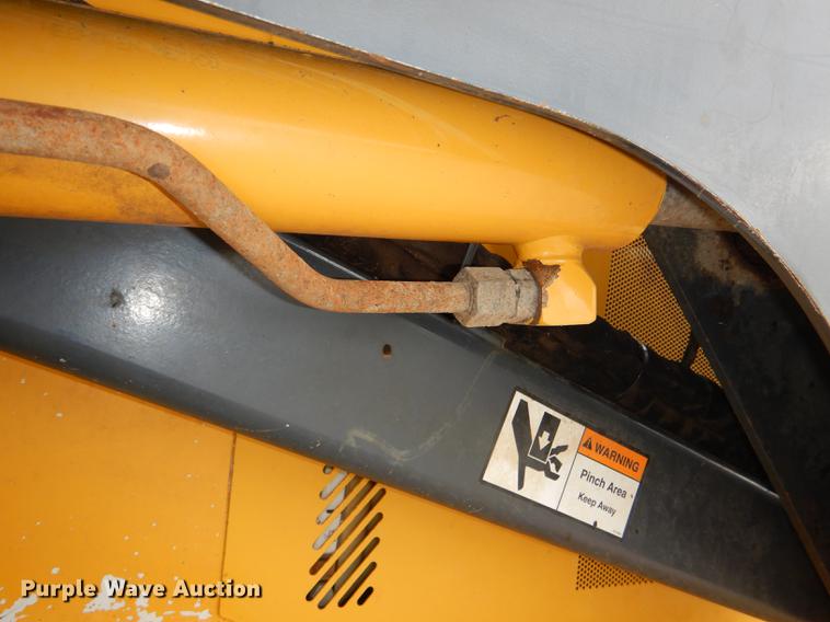 image for item DG1062 2014 John Deere 333E skid steer