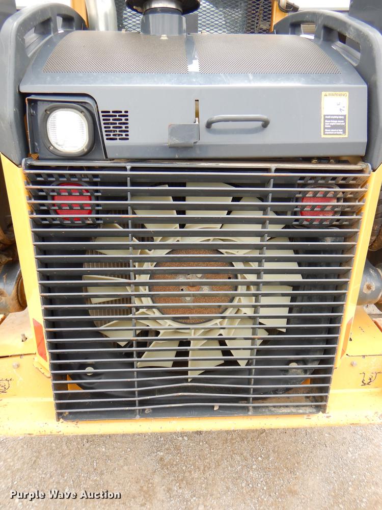 image for item DG1062 2014 John Deere 333E skid steer