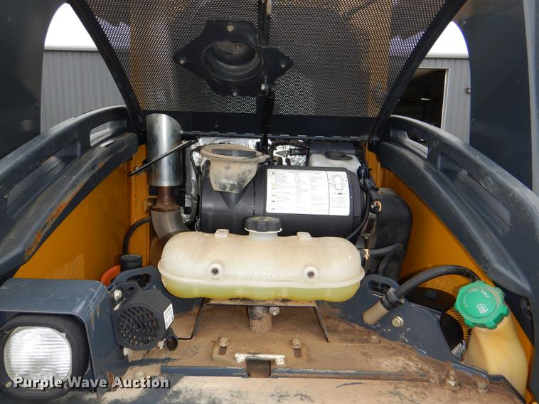 image for item DG1062 2014 John Deere 333E skid steer