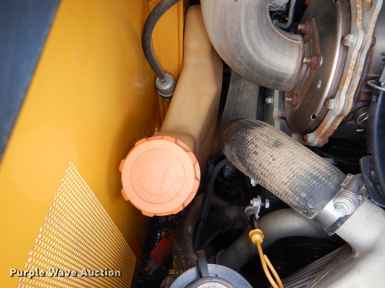 image for item DG1062 2014 John Deere 333E skid steer