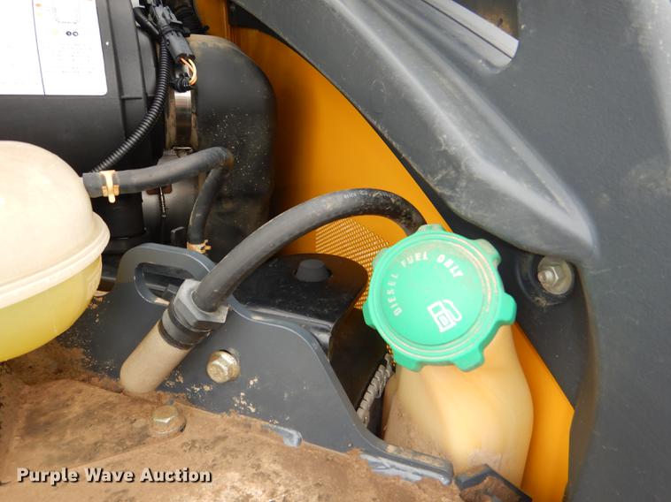 image for item DG1062 2014 John Deere 333E skid steer