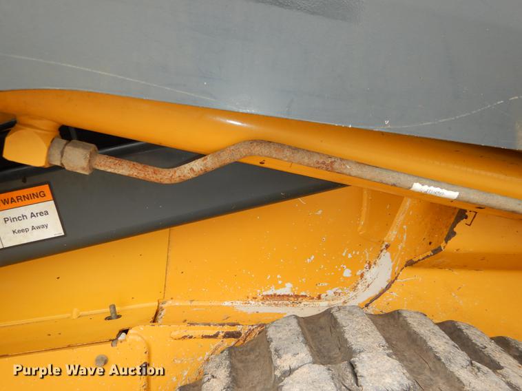 image for item DG1062 2014 John Deere 333E skid steer