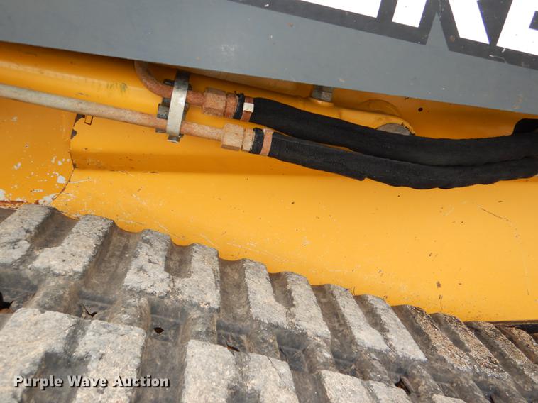 image for item DG1062 2014 John Deere 333E skid steer