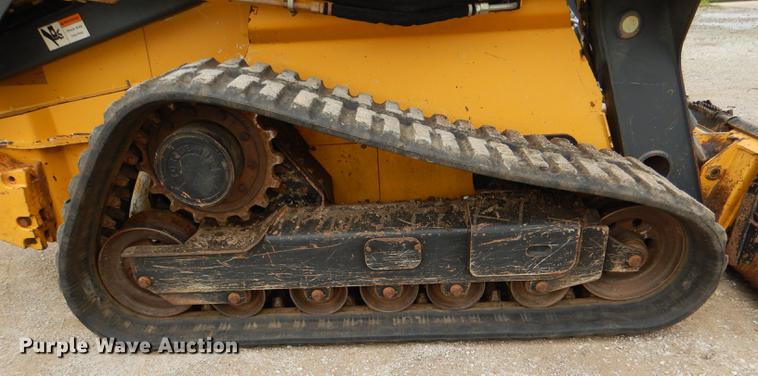 image for item DG1062 2014 John Deere 333E skid steer