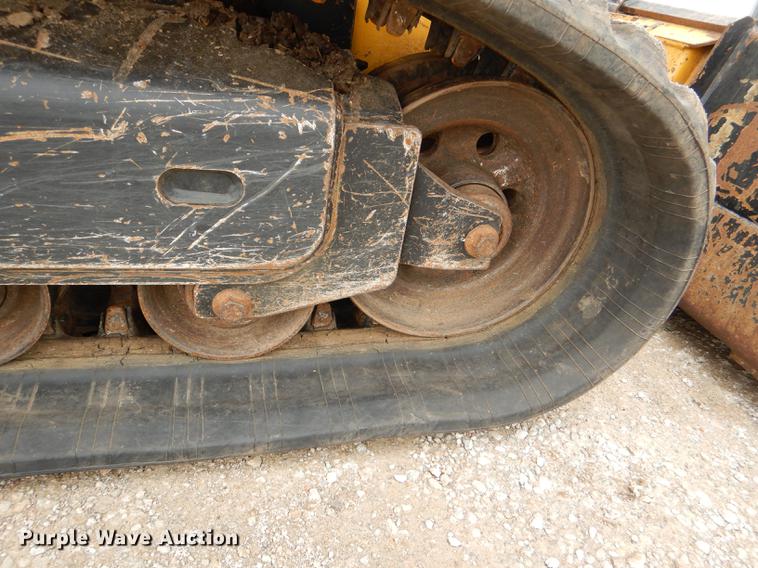 image for item DG1062 2014 John Deere 333E skid steer