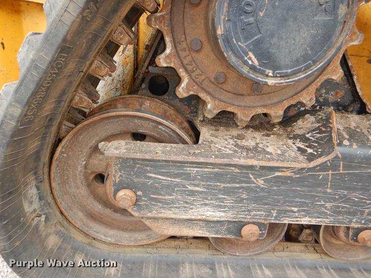 image for item DG1062 2014 John Deere 333E skid steer