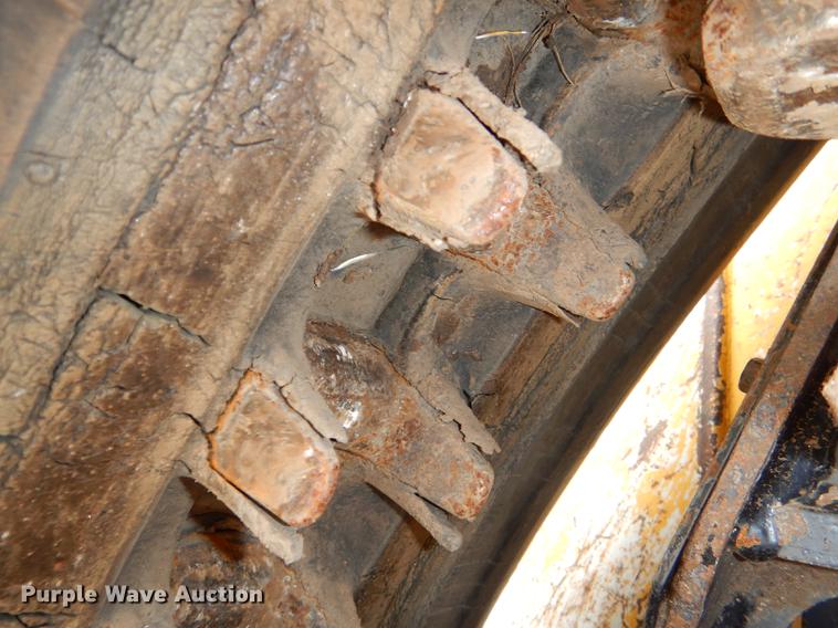 image for item DG1062 2014 John Deere 333E skid steer