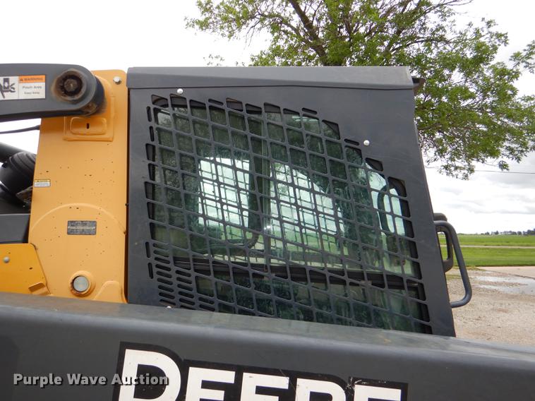 image for item DG1062 2014 John Deere 333E skid steer