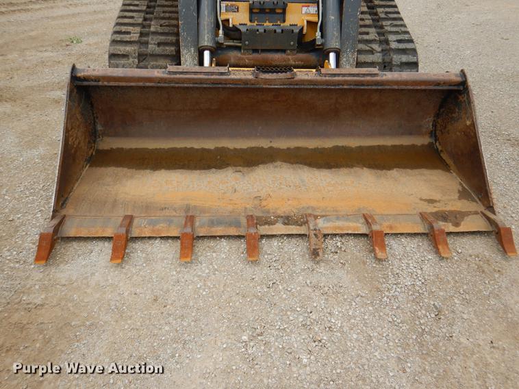 image for item DG1062 2014 John Deere 333E skid steer