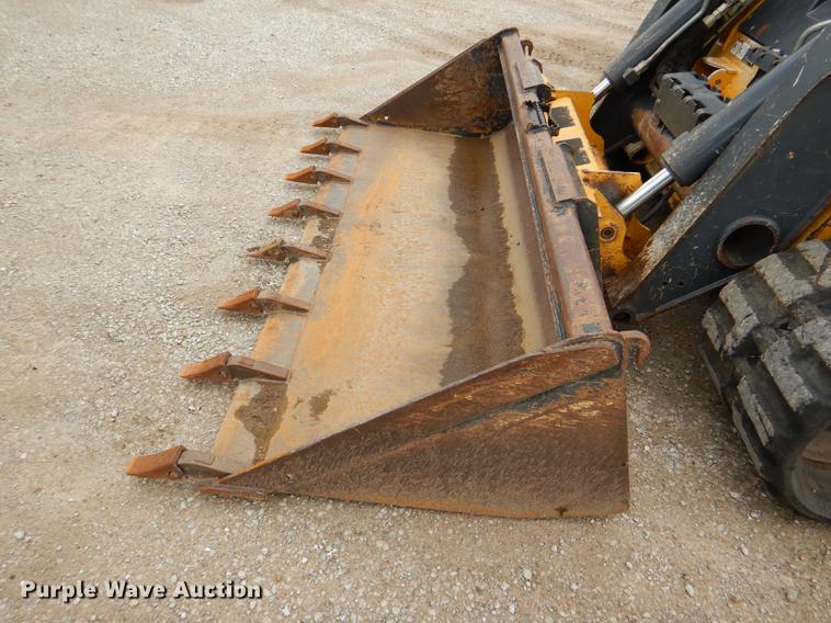 image for item DG1062 2014 John Deere 333E skid steer