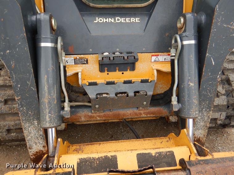 image for item DG1062 2014 John Deere 333E skid steer