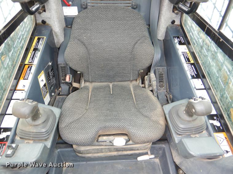 image for item DG1062 2014 John Deere 333E skid steer