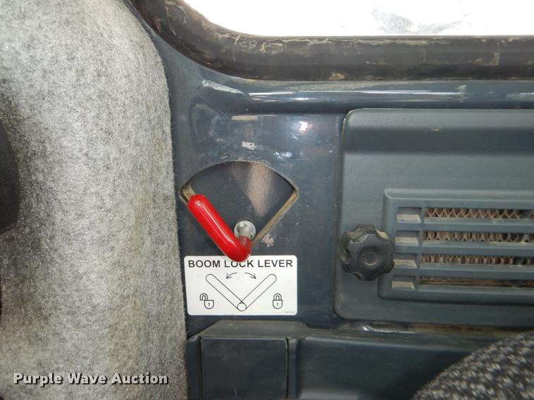 image for item DG1062 2014 John Deere 333E skid steer