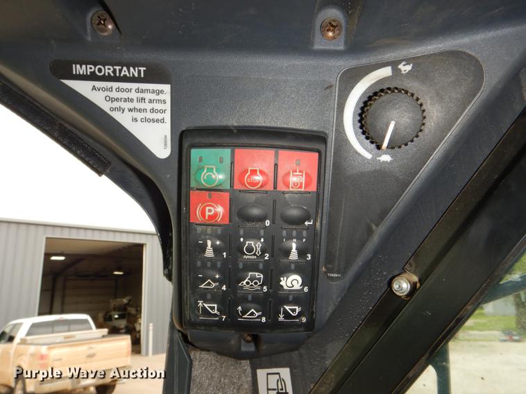 image for item DG1062 2014 John Deere 333E skid steer