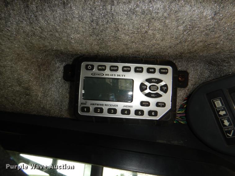 image for item DG1062 2014 John Deere 333E skid steer