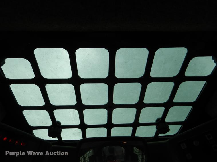 image for item DG1062 2014 John Deere 333E skid steer