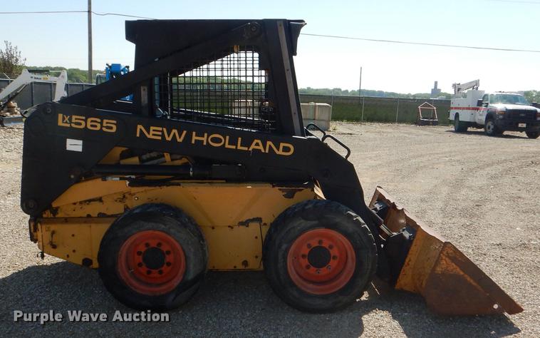 image for item DG1078 1997 New Holland LX565 skid steer