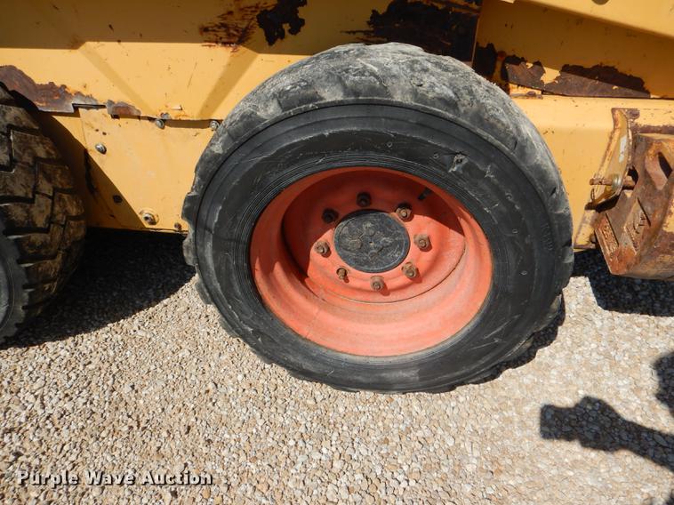 image for item DG1078 1997 New Holland LX565 skid steer