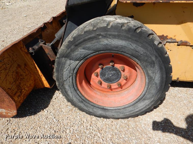 image for item DG1078 1997 New Holland LX565 skid steer