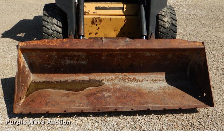 image for item DG1078 1997 New Holland LX565 skid steer