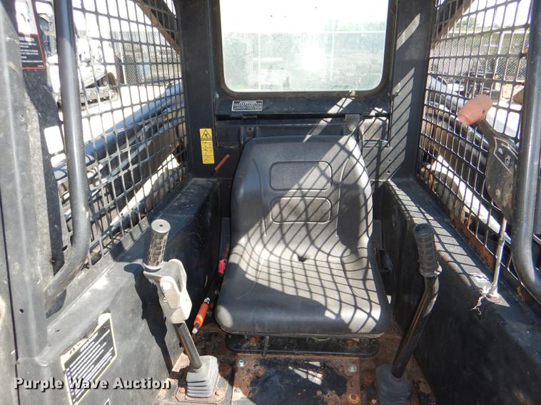 image for item DG1078 1997 New Holland LX565 skid steer
