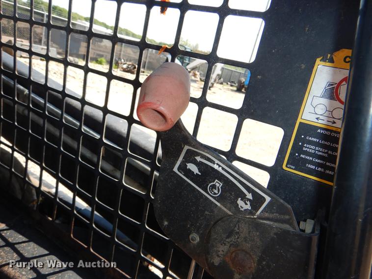 image for item DG1078 1997 New Holland LX565 skid steer