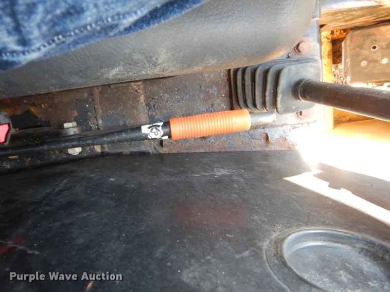 image for item DG1078 1997 New Holland LX565 skid steer