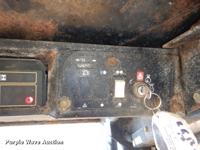 image for item DG1078 1997 New Holland LX565 skid steer