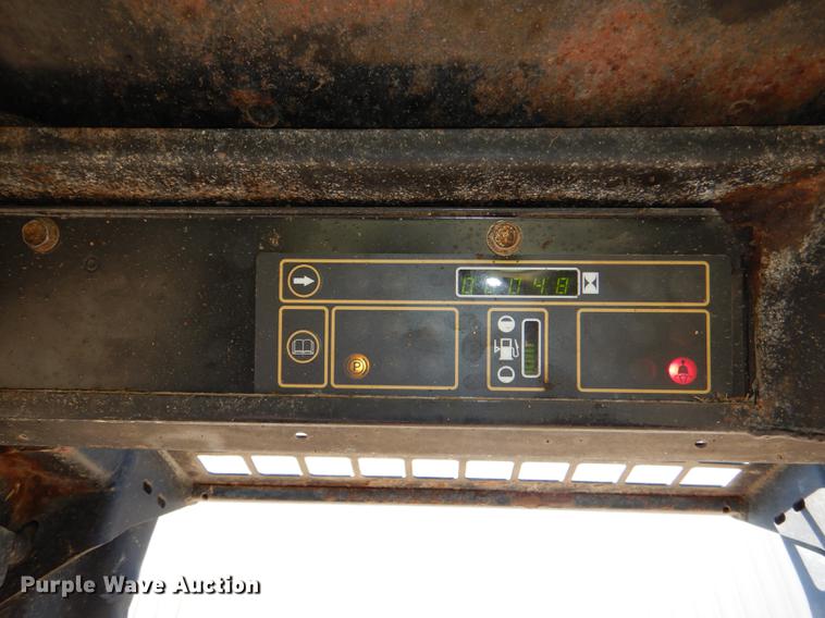 image for item DG1078 1997 New Holland LX565 skid steer