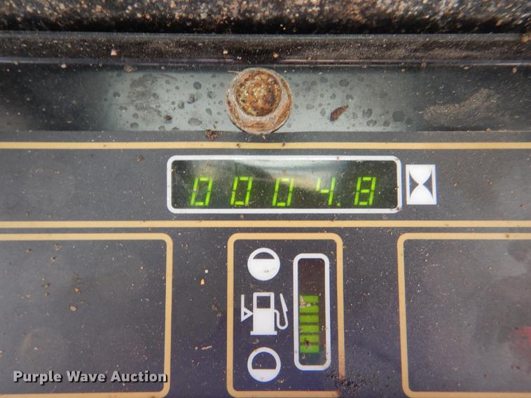 image for item DG1078 1997 New Holland LX565 skid steer