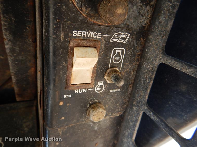 image for item DG1078 1997 New Holland LX565 skid steer