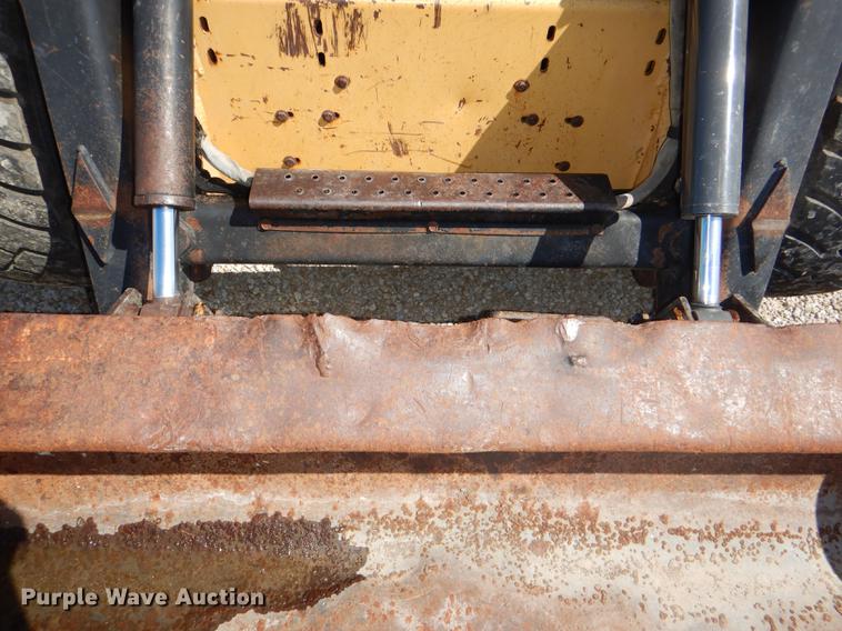 image for item DG1078 1997 New Holland LX565 skid steer