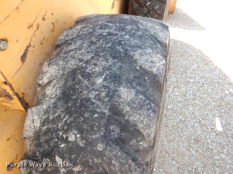 image for item DG1078 1997 New Holland LX565 skid steer