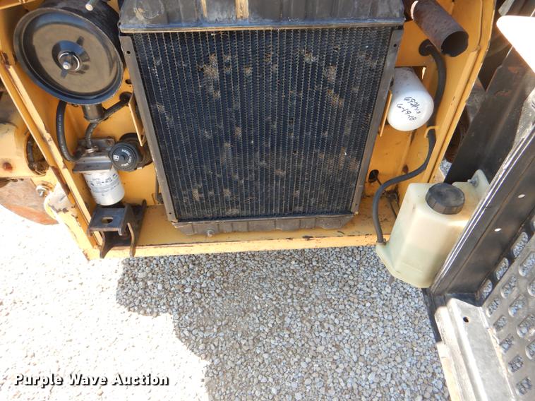 image for item DG1078 1997 New Holland LX565 skid steer