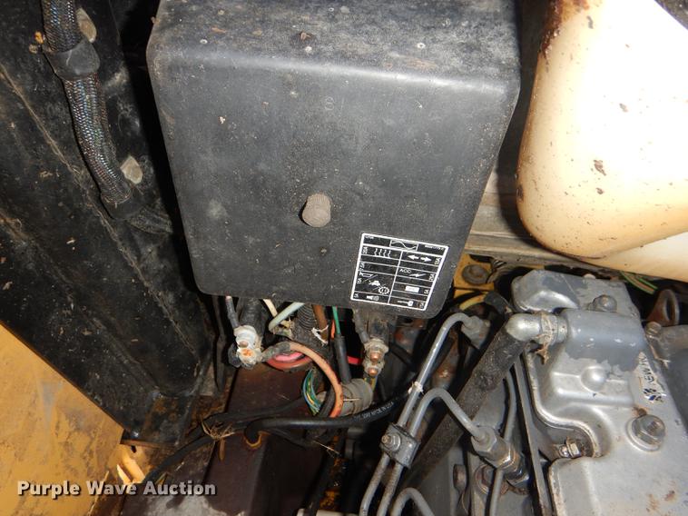 image for item DG1078 1997 New Holland LX565 skid steer