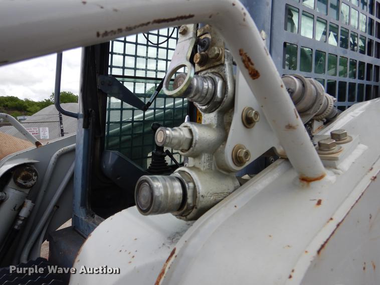 image for item DY9826 2011 Takeuchi TL250 skid steer