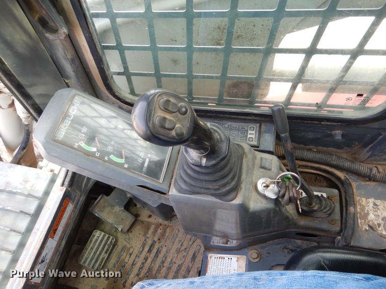 image for item DY9826 2011 Takeuchi TL250 skid steer