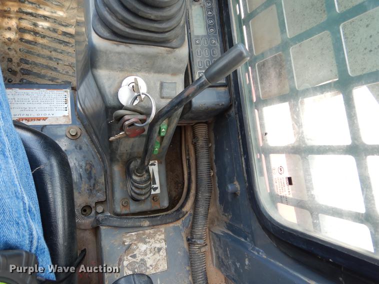 image for item DY9826 2011 Takeuchi TL250 skid steer