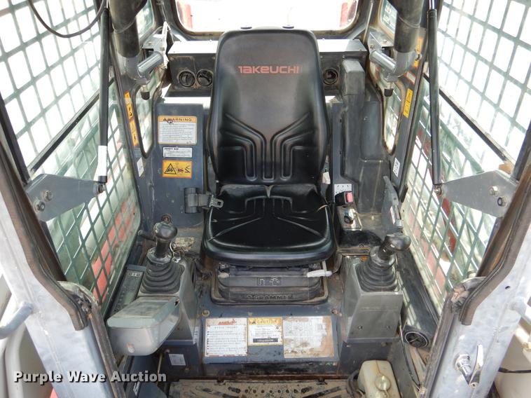 image for item DY9826 2011 Takeuchi TL250 skid steer