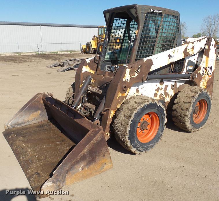 image for item EF9516 2005 Bobcat S220 skid steer