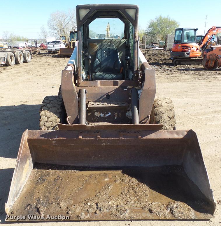 image for item EF9516 2005 Bobcat S220 skid steer