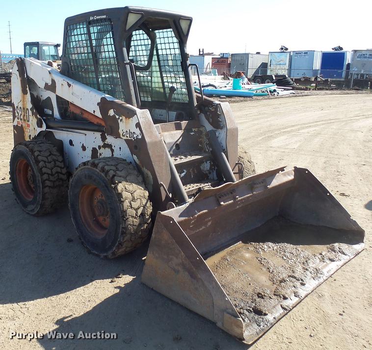 image for item EF9516 2005 Bobcat S220 skid steer