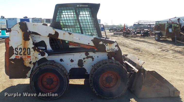 image for item EF9516 2005 Bobcat S220 skid steer